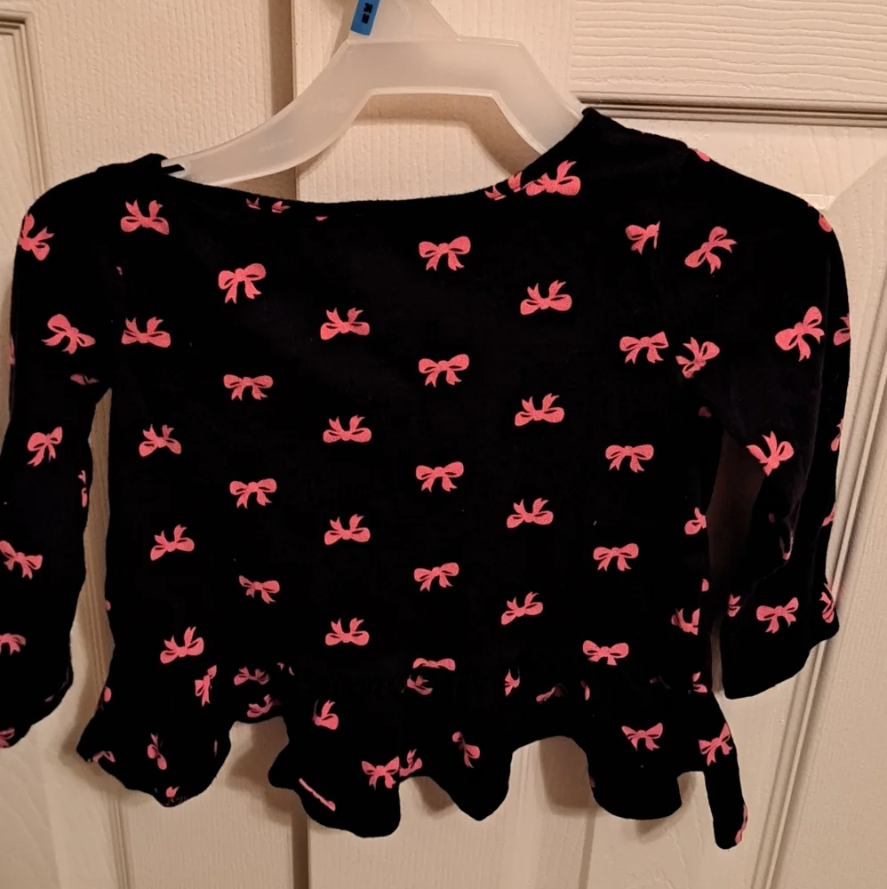 The Children's Place Black and Pink Bow Kids Top good preloved condition.